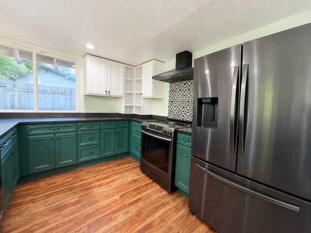 716 Parkway Court Northeast – photo 4
