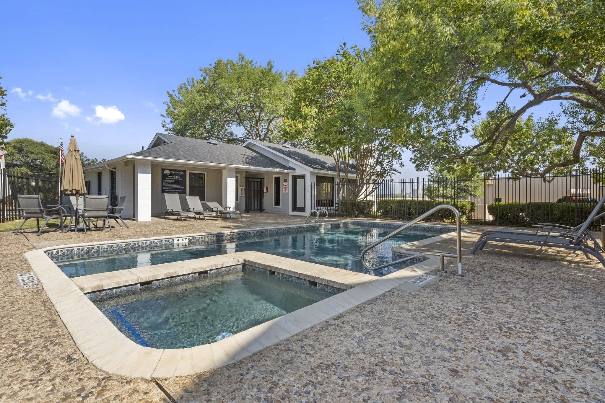 Tradewinds Apartment Homes – photo 1