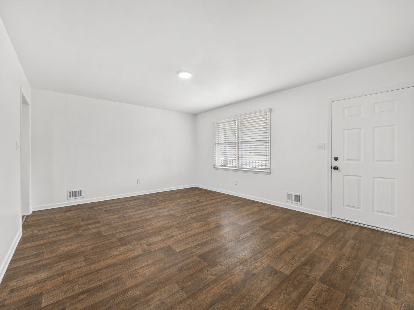 Renovated 2 Br 2 Ba Home 500 Off First Month Rent – photo 3