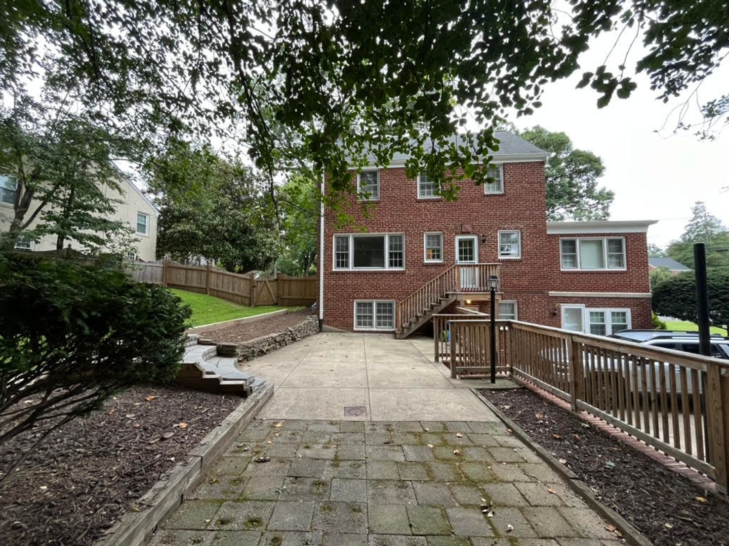 CHARMING COLONIAL IN KENSINGTON CLOSE TO NIH JOINT BASE BETHESDA – photo 3