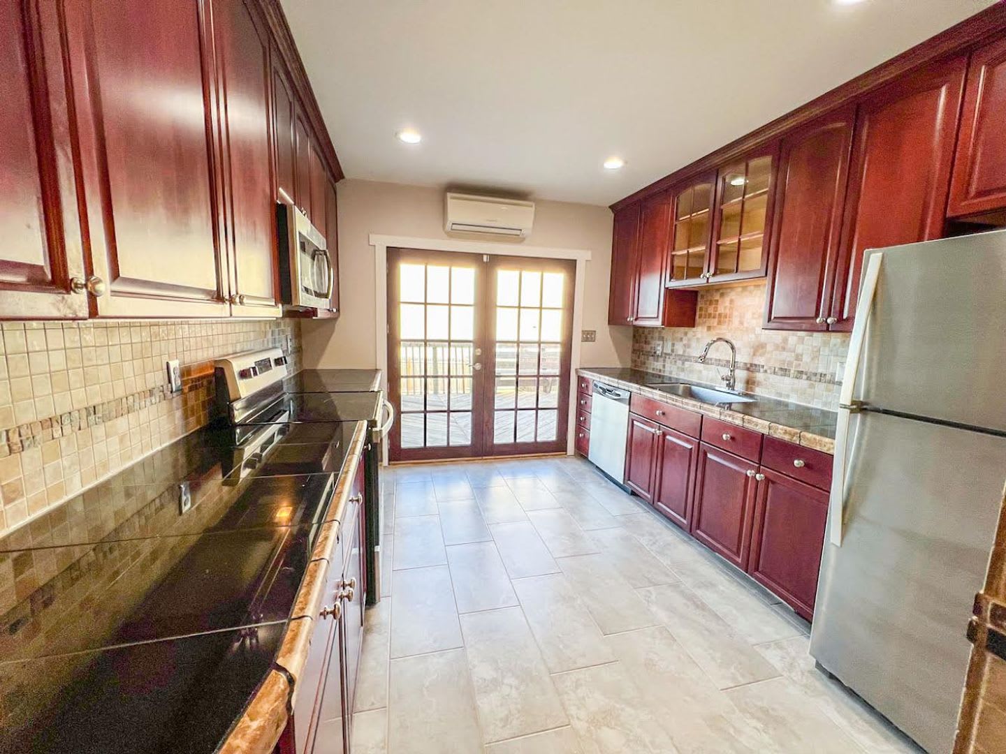 Recently Renovated 3 Bedroom 2 Bath Bridgeport Home – photo 5