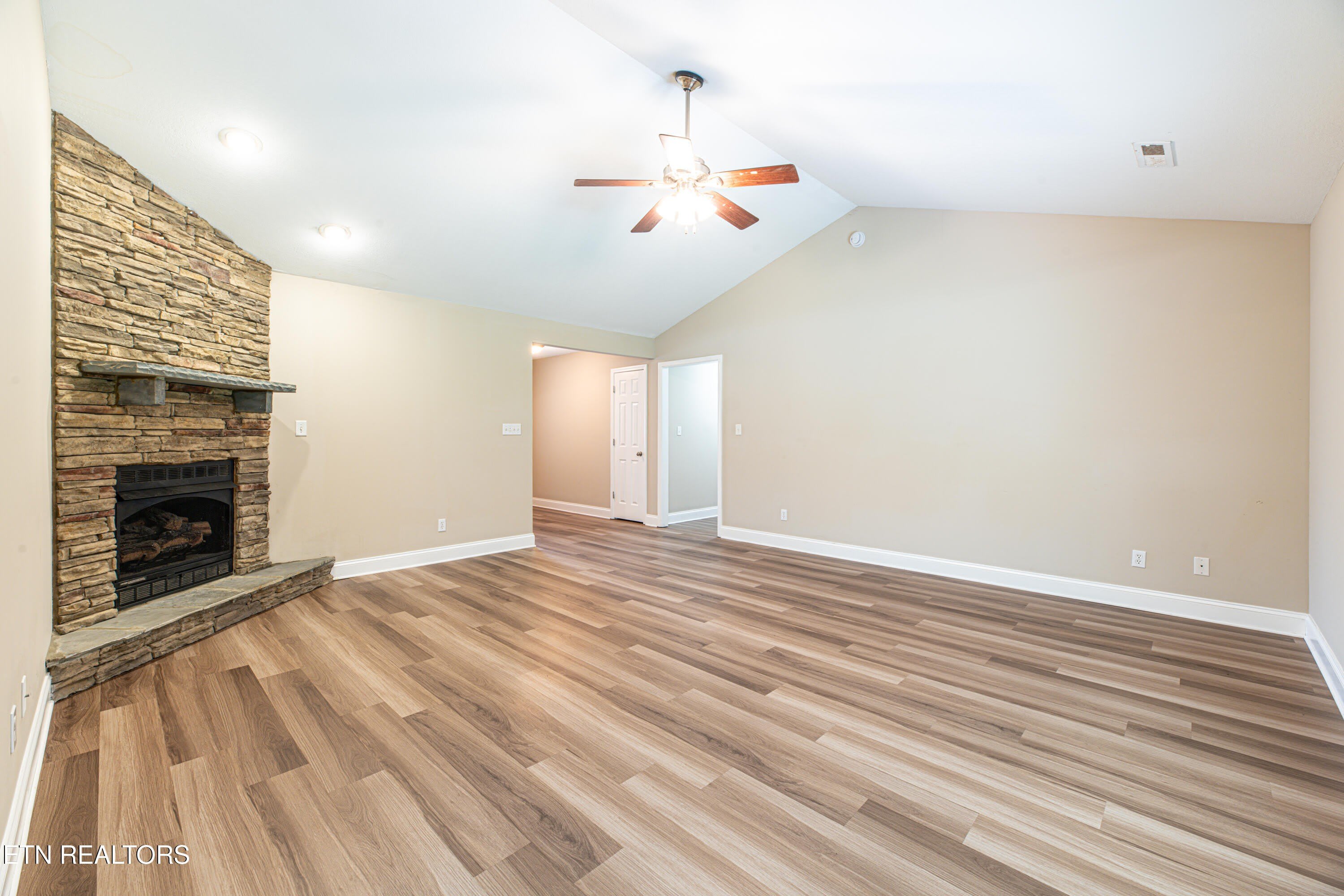 637 Marston Lane – photo 5