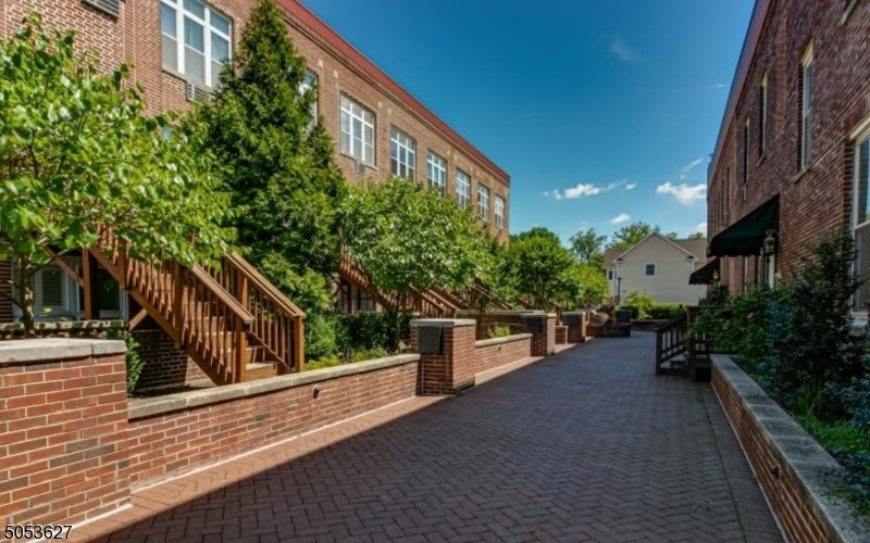 519 Trinity Pl – photo 2