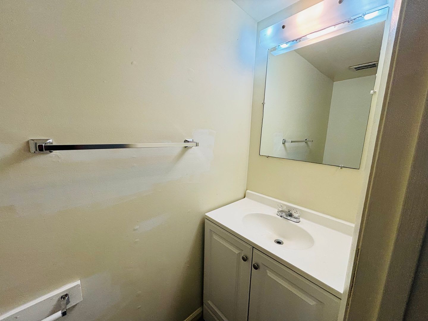 3 Bedroom 2.5 Bath Townhouse – photo 2
