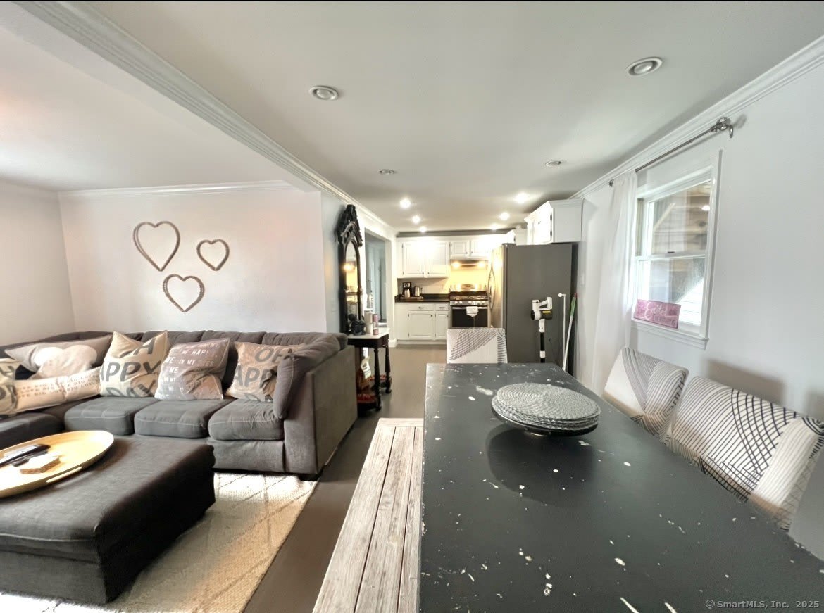840 E Broadway – photo 4