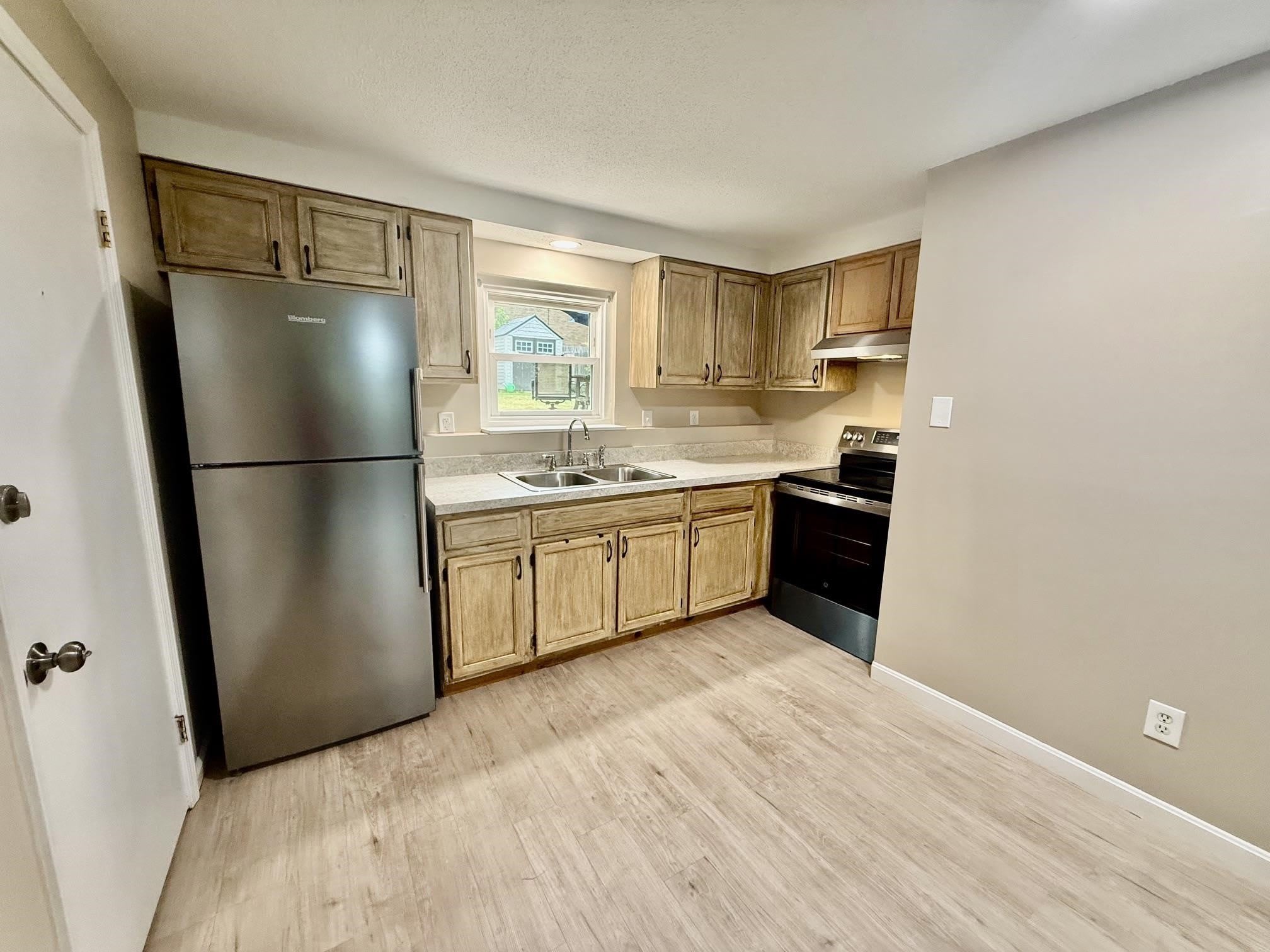 945 Mammoth Road – photo 2