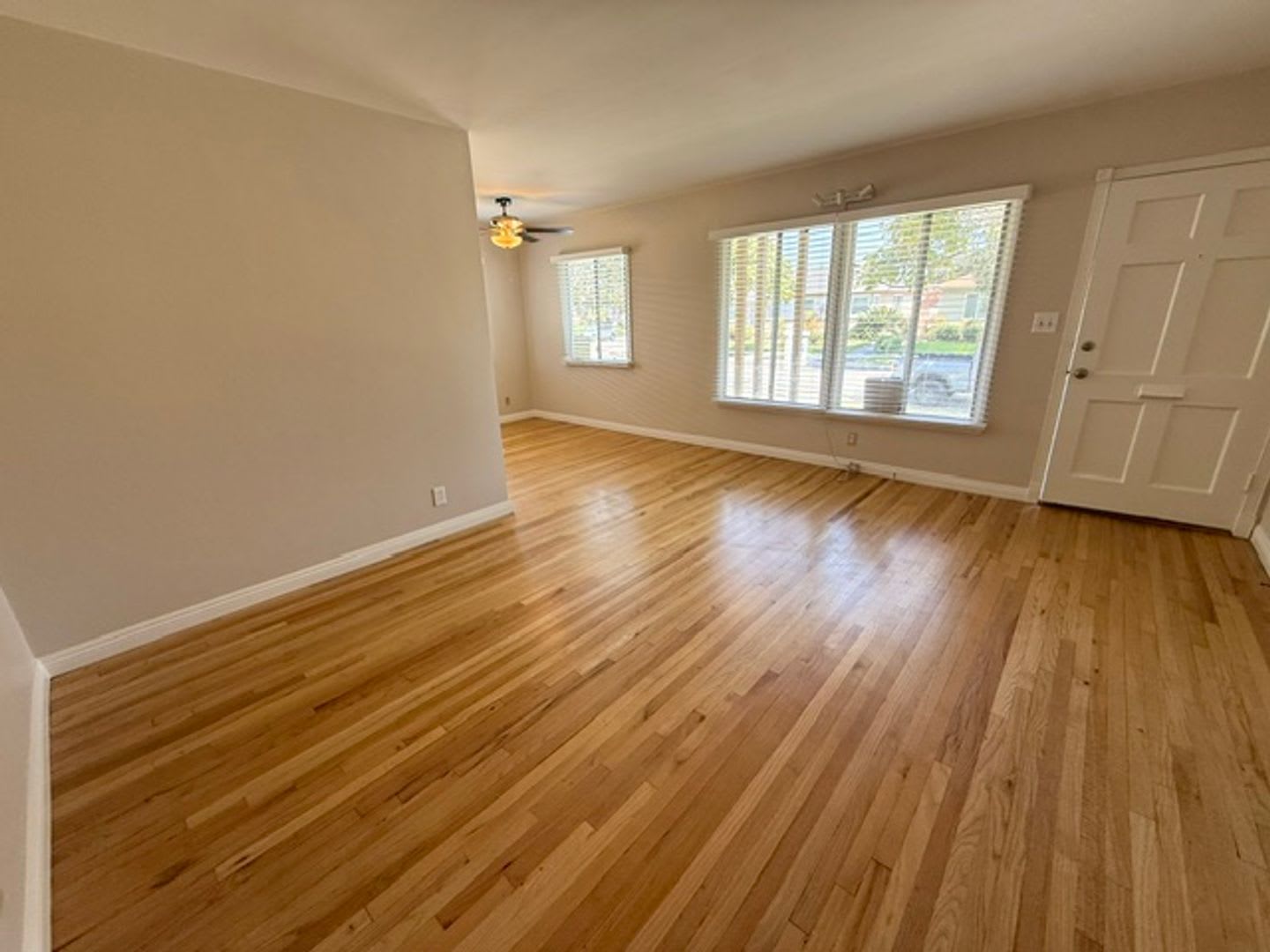 LAKEWOOD--- STEPS TO HEARTWELL PARK! 3BR/1BA $3975mo – photo 4