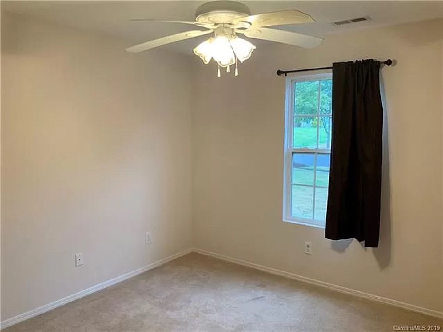 Room in 3 Bedroom Home at Ziegler Ln – photo 3