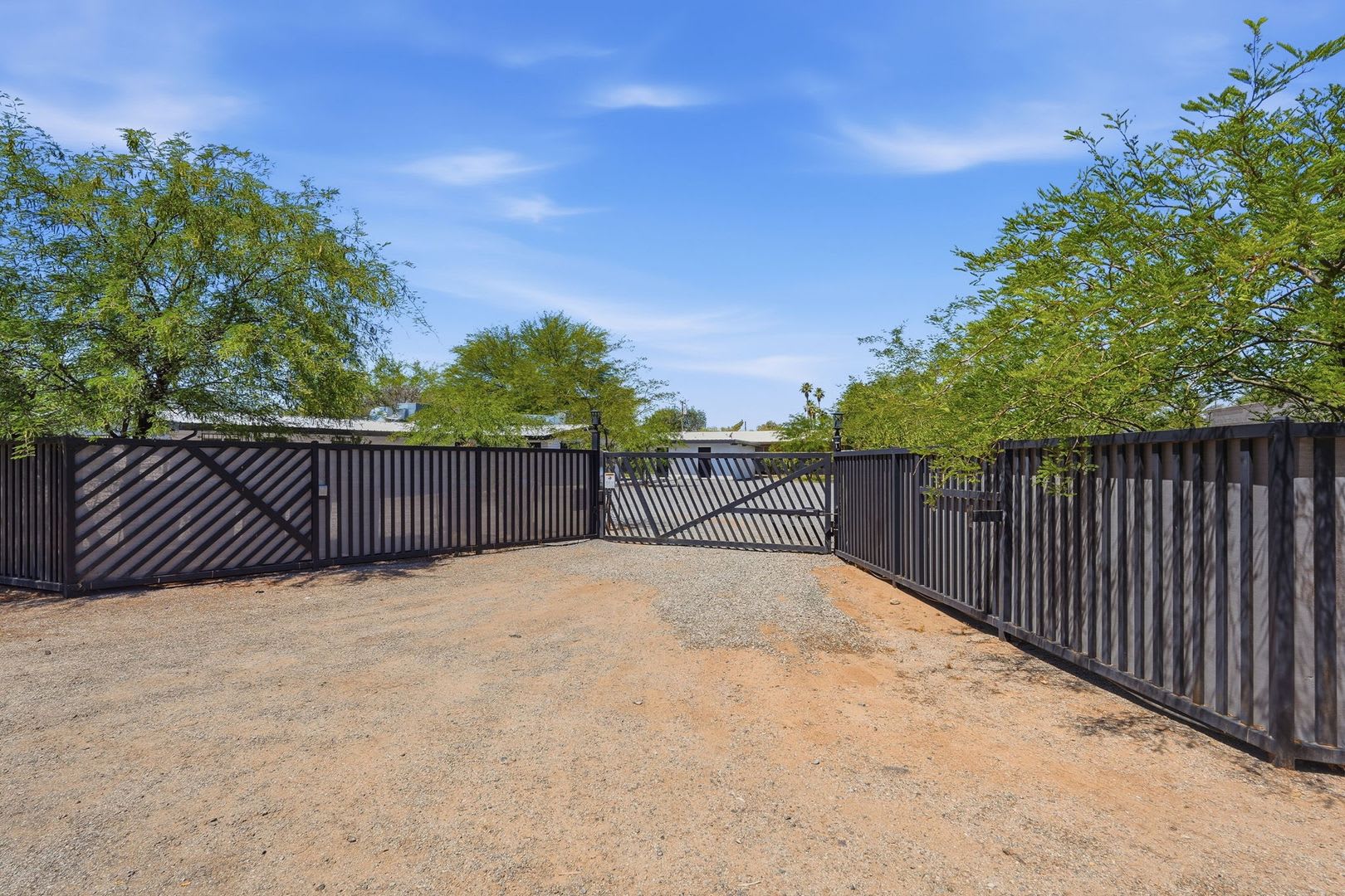 Bright Airy Central Tucson 1 Bed With Private Enclosed Backyard No Carpet – photo 2