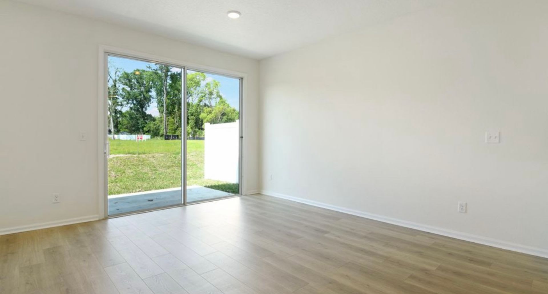 Modern 2-Story Home with Loft & Upgrades – photo 2
