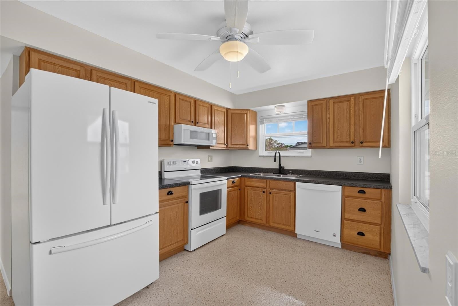 705 THUNDERBIRD Avenue – photo 5