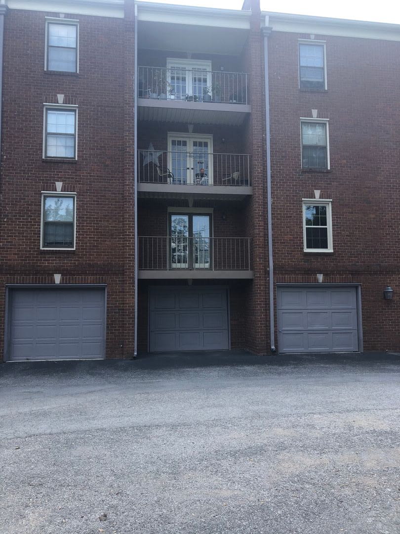 2 Bed/2 Bath Condo located in Green Hills only minutes to Vandy and Easy Interstate Access, 1 Car Garage – photo 2
