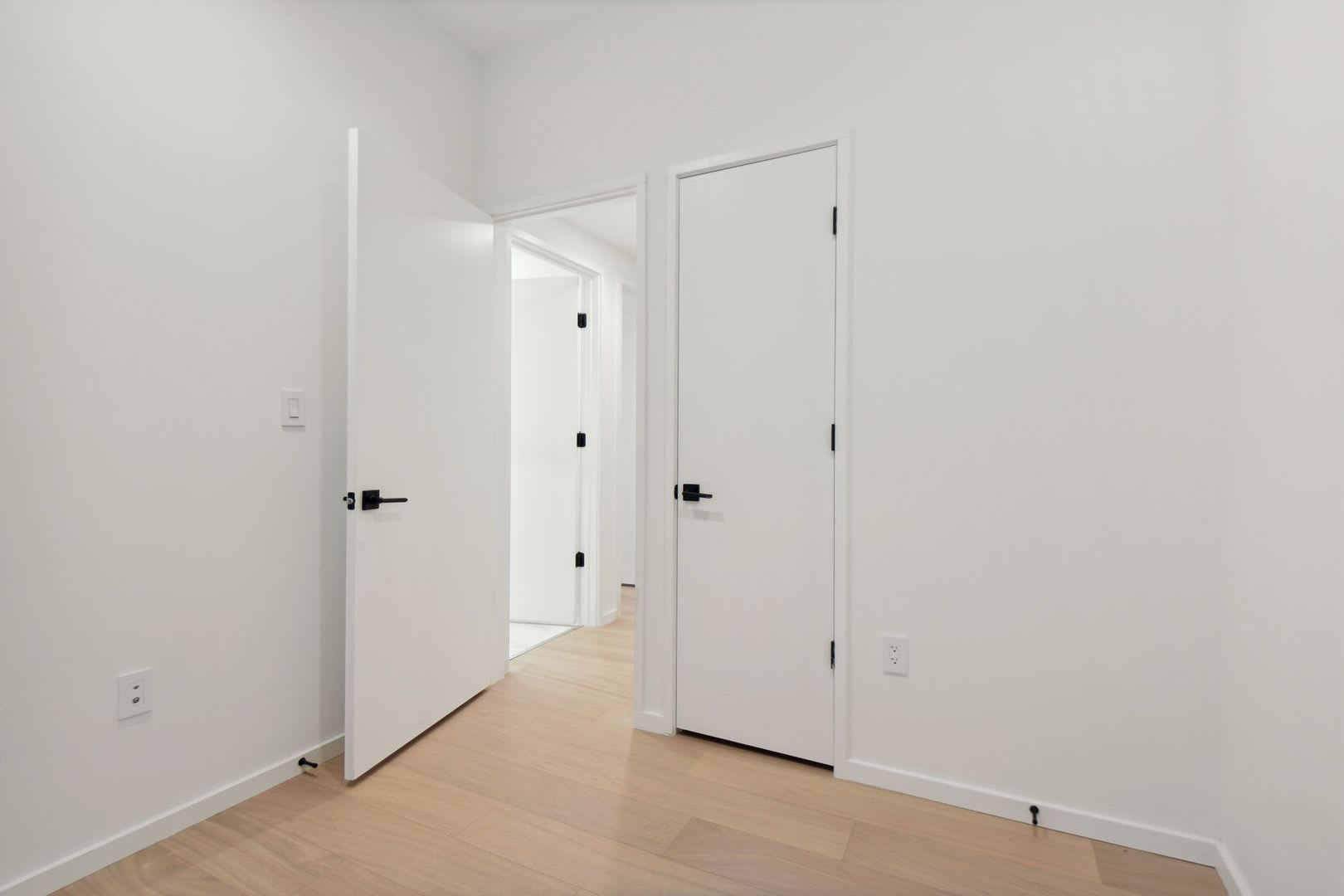 Free Month For Lease Start By 9 10 Built In 2021 Centrally Located In Mount Vernon 5 Minute Walk To Metro – photo 4