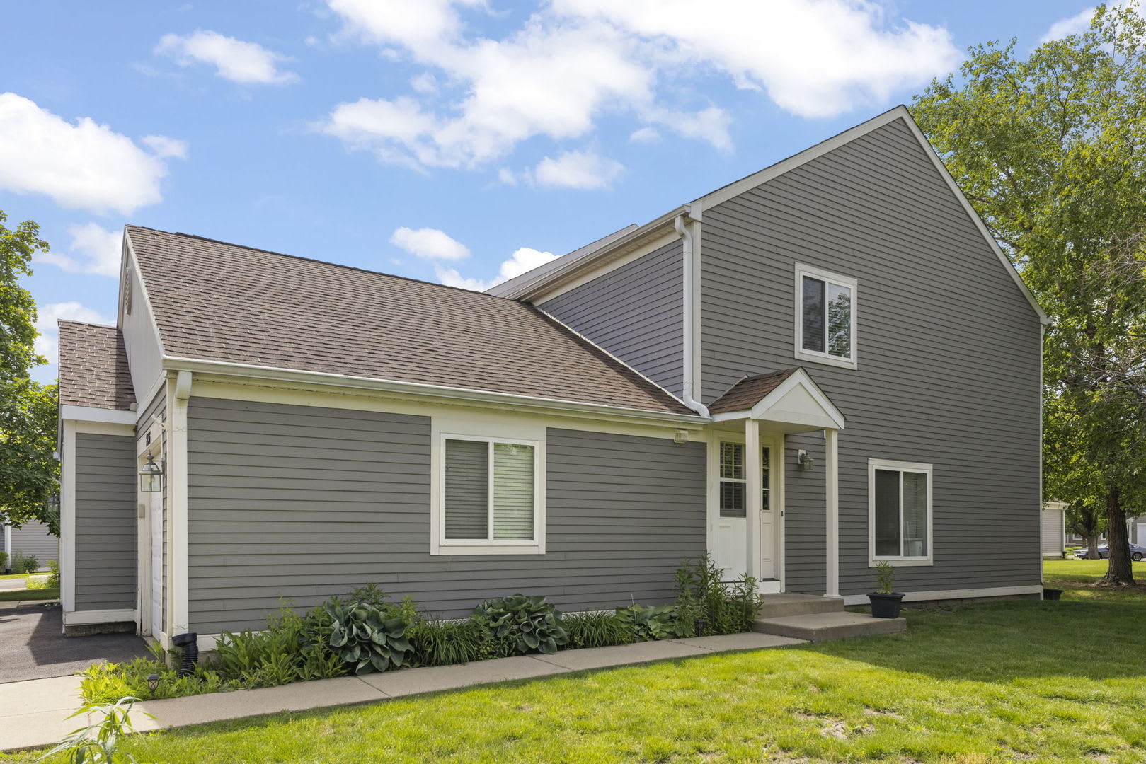 2736 Prairieview Lane South – photo 1