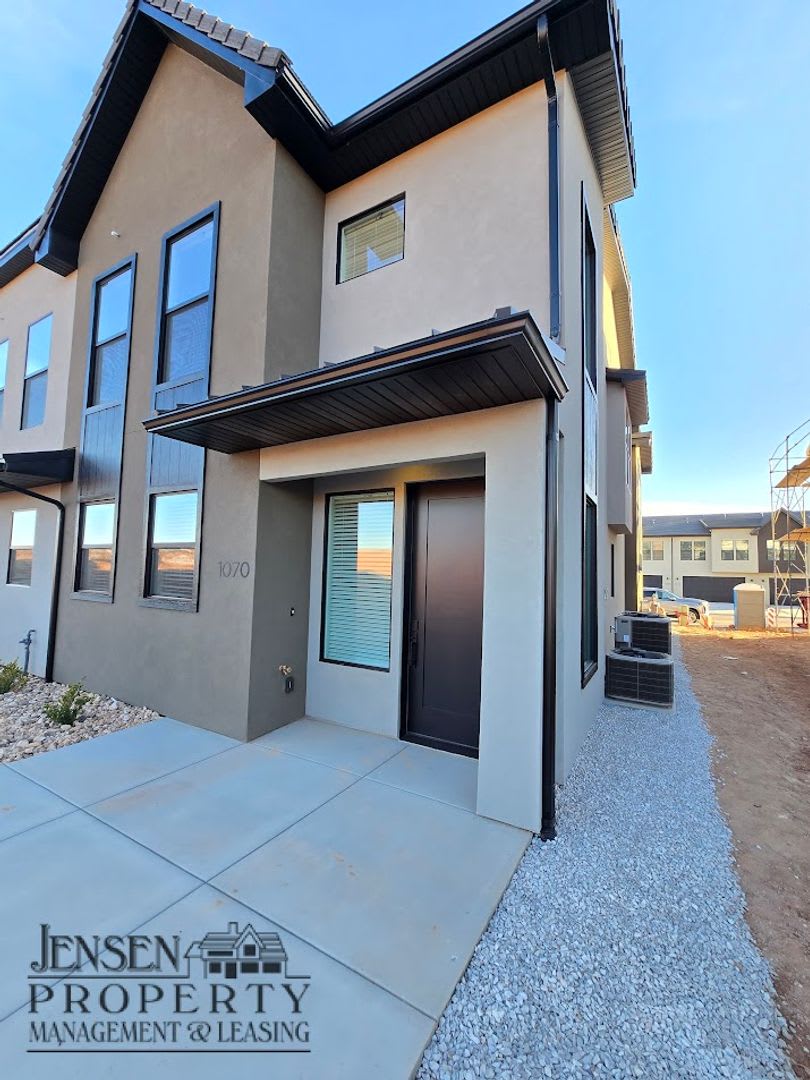 New Three Bedroom Rockland Town Home – photo 3