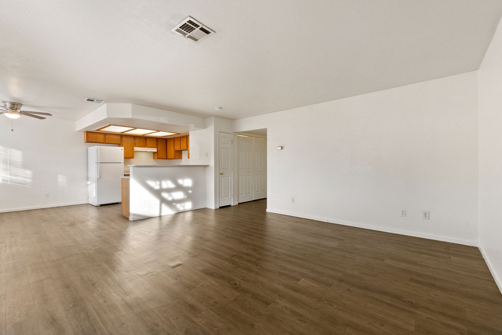 Bright & Open 2 Bed, 2 Bath Condo in Las Vegas – photo 5