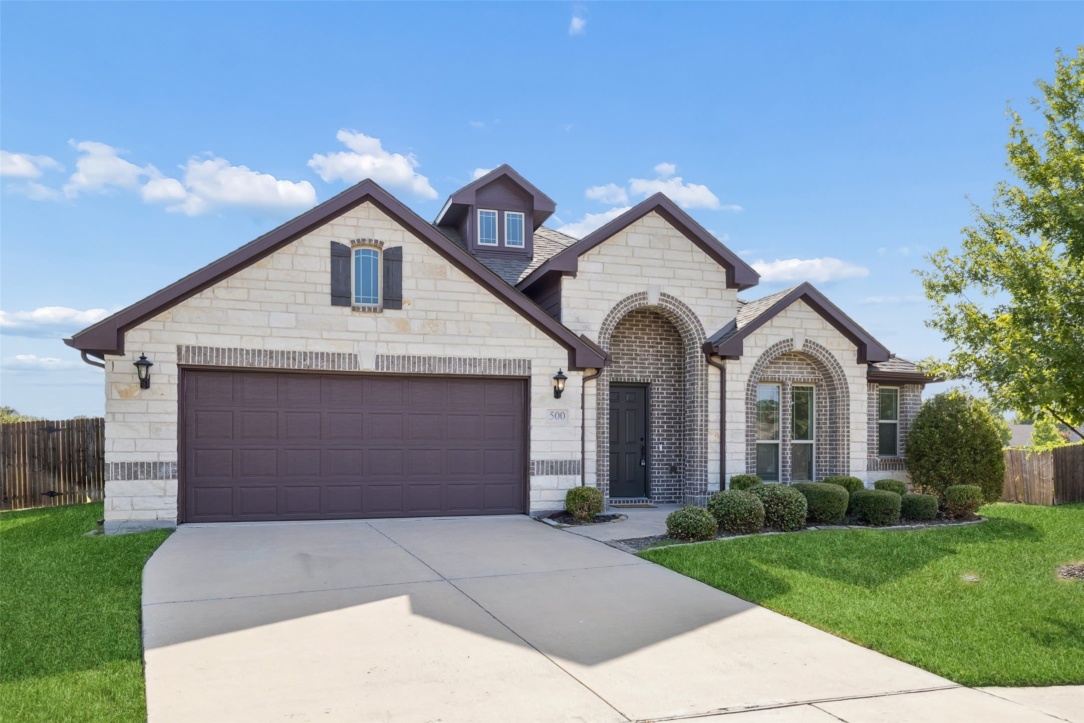 500 Cottage Place – photo 2