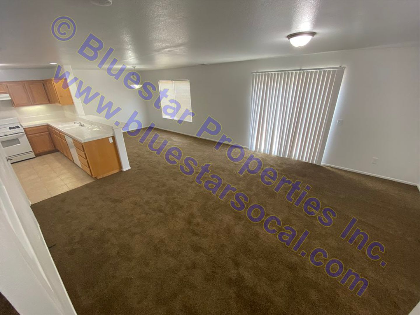 JUST LISTED!!! – photo 2