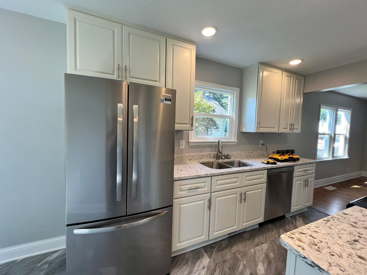 **RENT SPECIAL!!** Adorable 3 Bedroom Fully Renovated Home! – photo 4