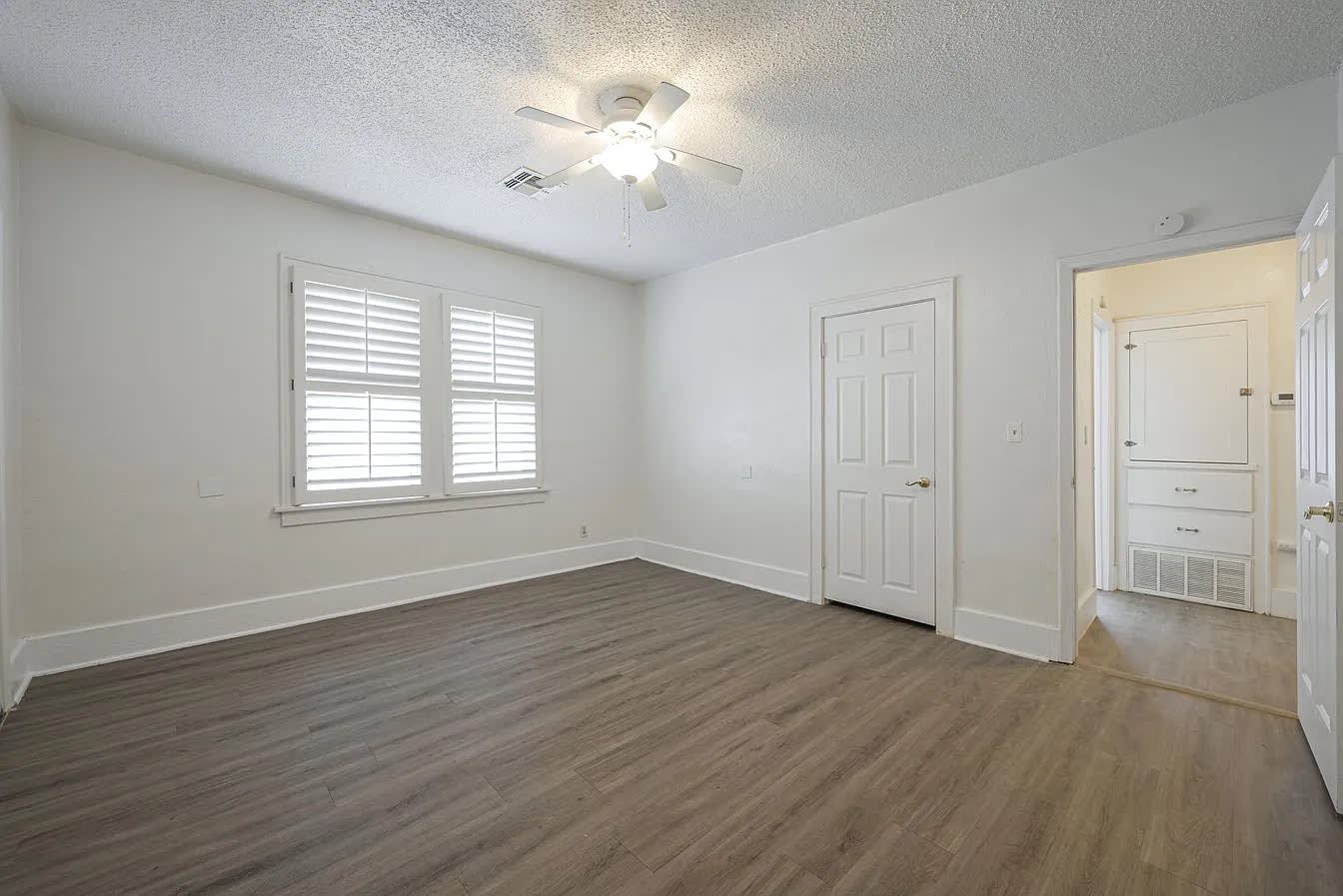 1232 Northeast 16Th Street – photo 3