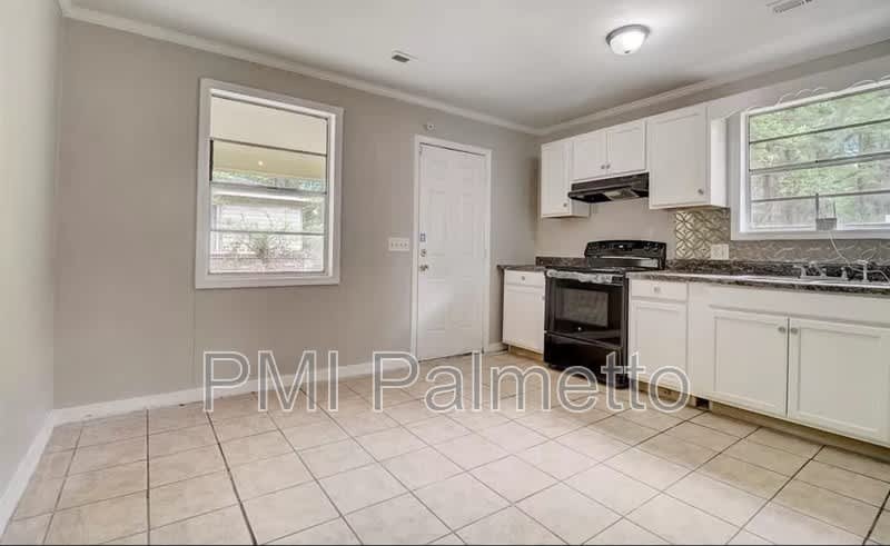 329 Saddlefield Rd – photo 4
