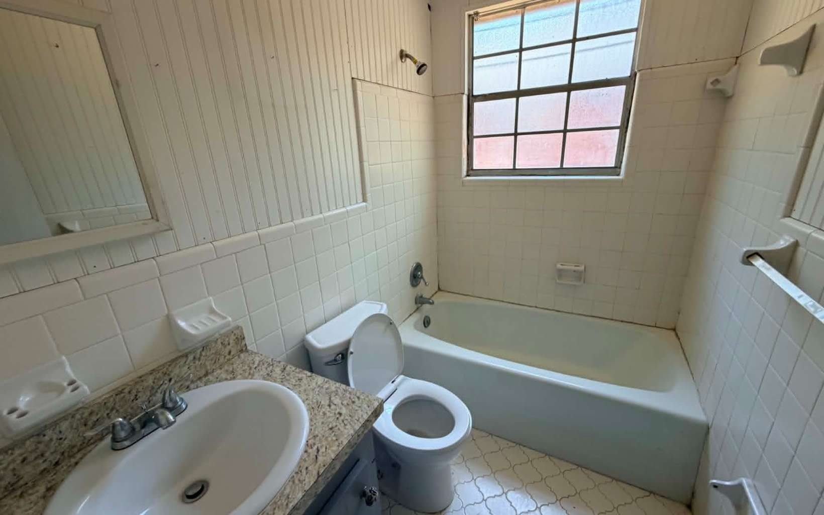 1061 SW MCFARLANE 102 – photo 3