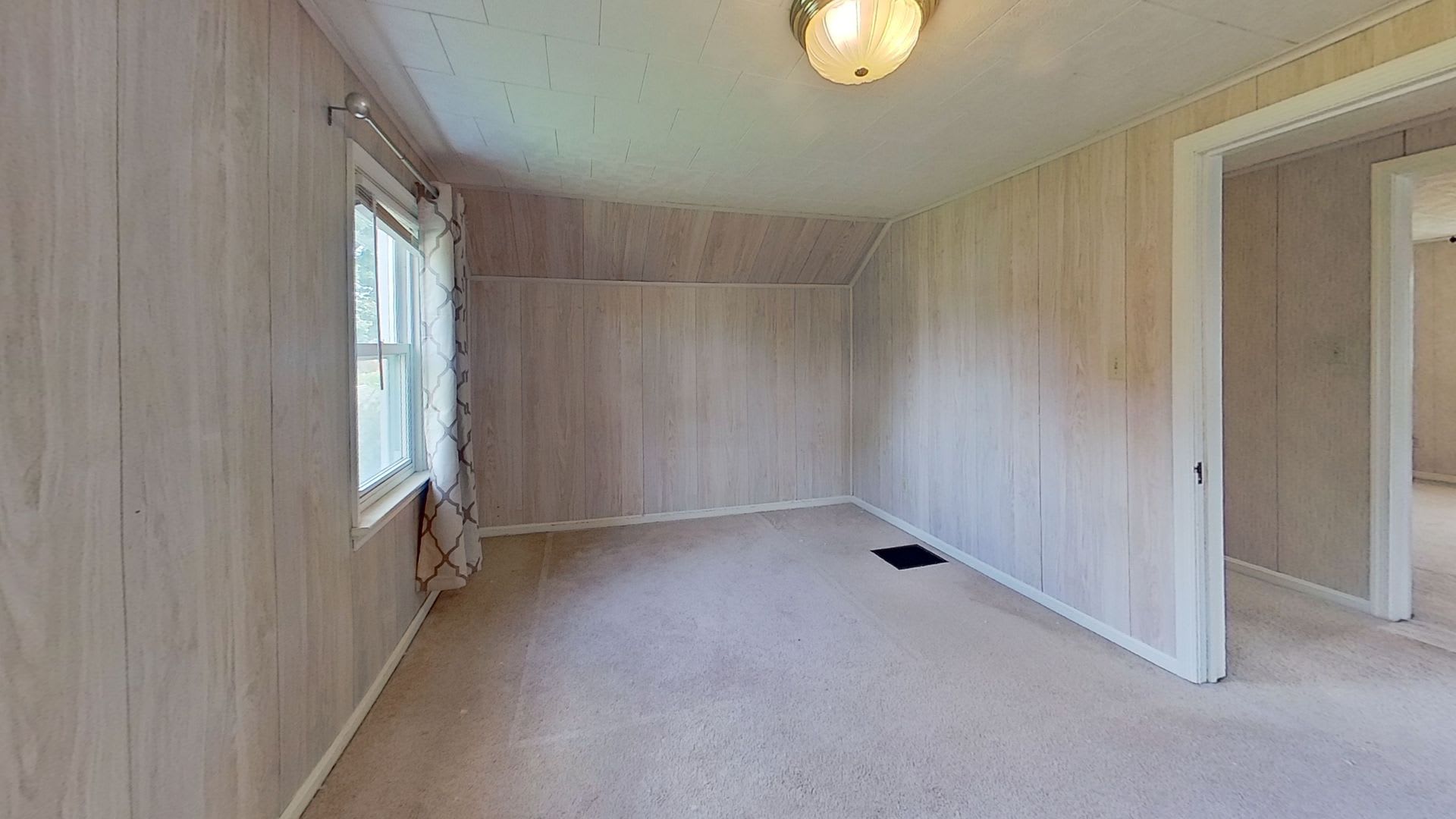 Single Family Home in Loganville/York Area – photo 4