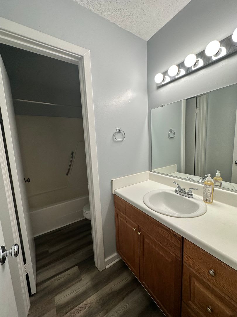 2 bedroom condo in Williamsburg! – photo 5
