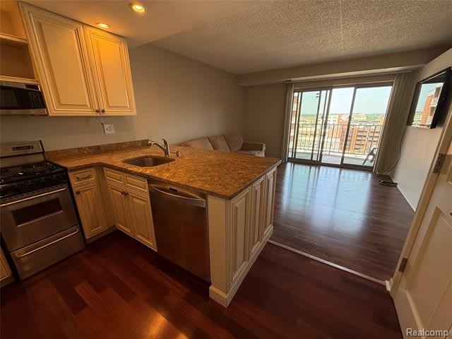 411 S Old Woodward Avenue – photo 3