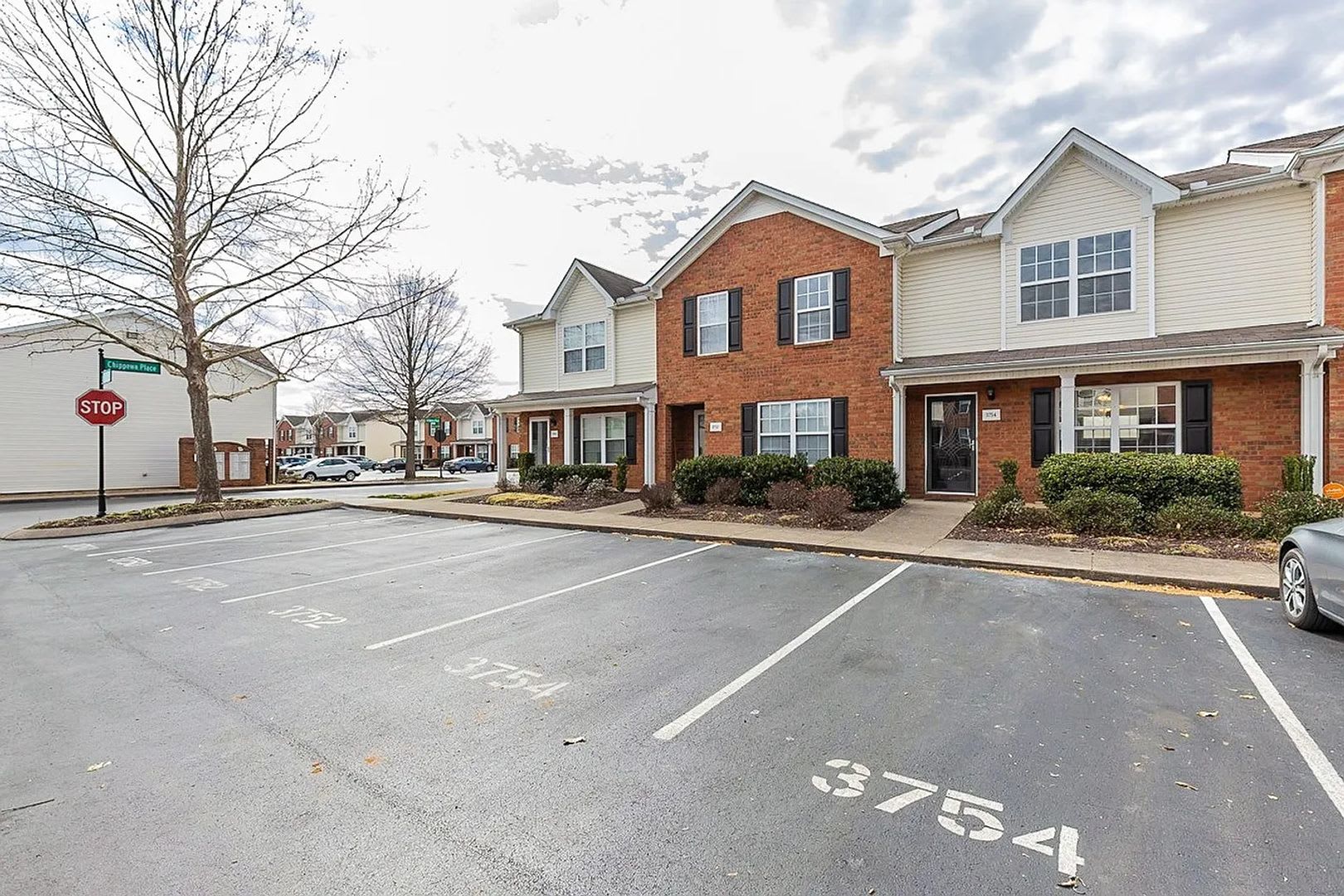 2 Bed, 2.5 Bath Townhome in Indian Creek – photo 1