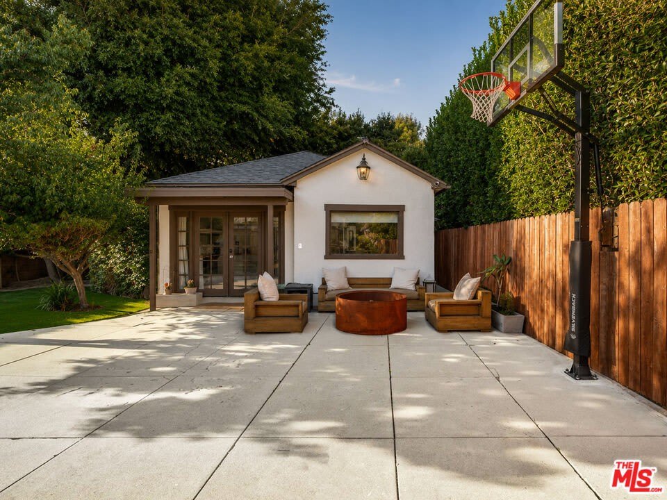 6537 Moore Dr – photo 3