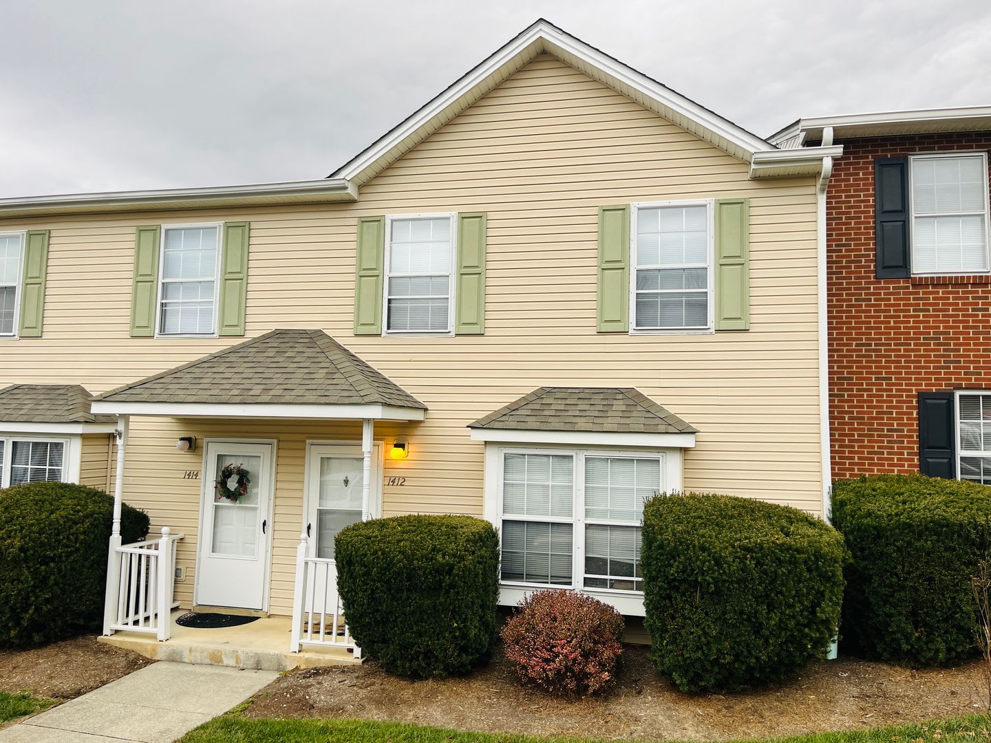 4 Bedroom, 2.5 Bath Townhouse – photo 2