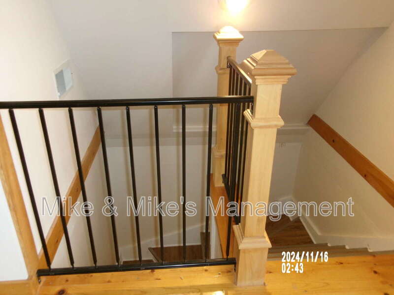 1140 E. Hamilton Street 3rd Floor Studio – photo 5