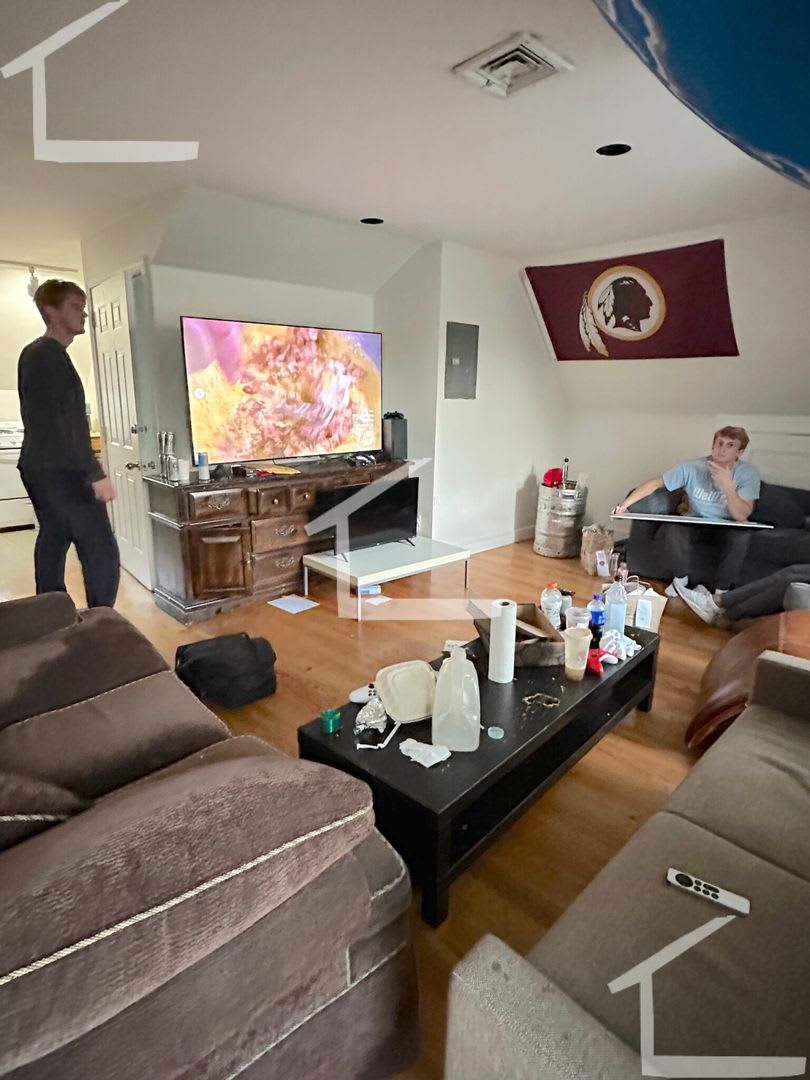 Gorgeous modern entire home perfect for large student groups available 9/1/2027 – photo 4
