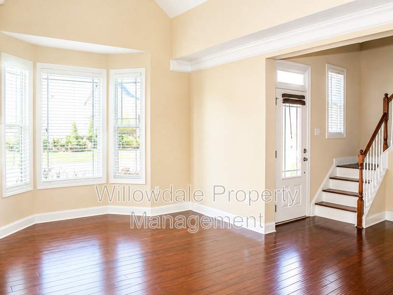 1025 Governess Ln – photo 5