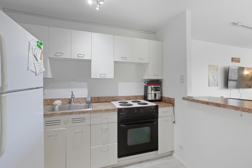 1355 Sandburg – photo 2
