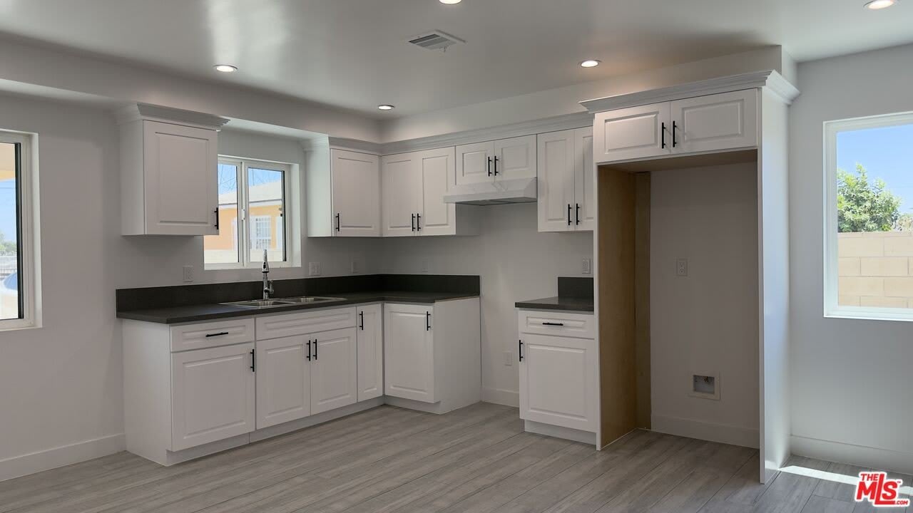 9011 Holmes Ave – photo 2