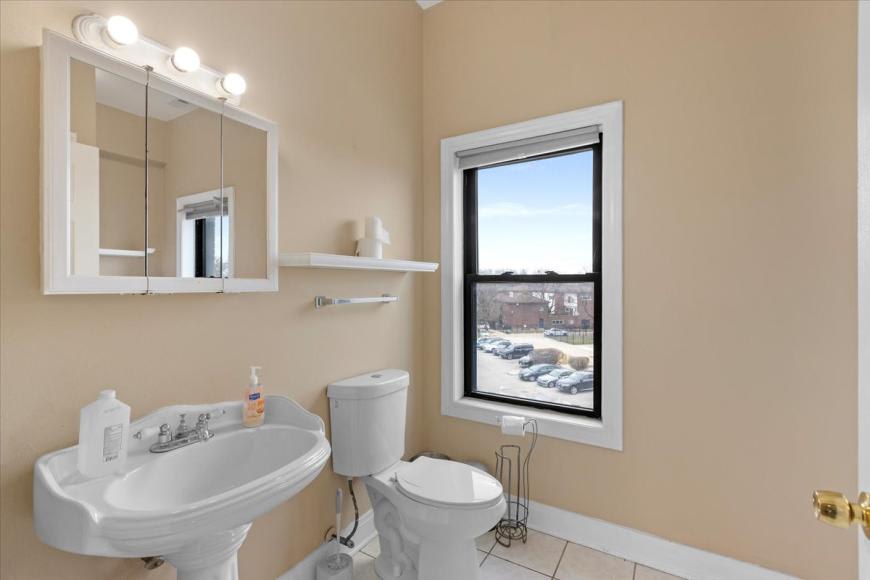 1046 N Milwaukee Avenue – photo 5