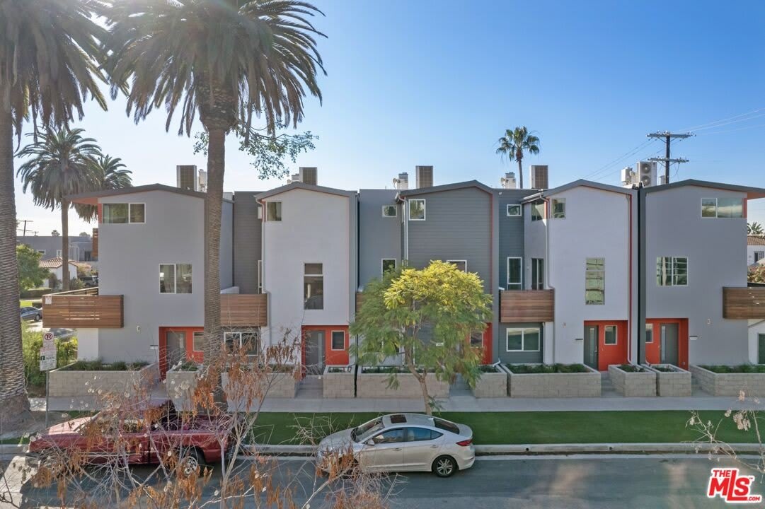 7150 Willoughby Ave – photo 3