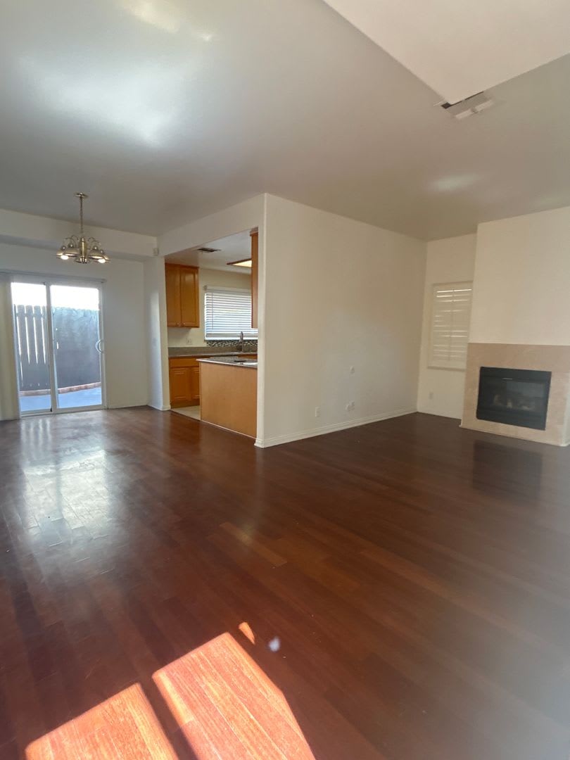 Spacious 2 Bedroom Condo In Prime Pasadena Area – photo 3