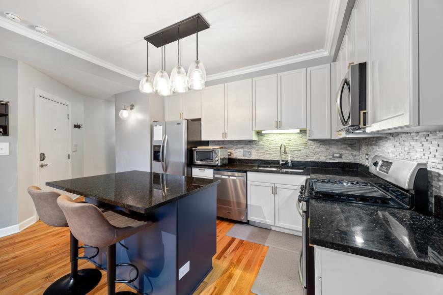 1435 West Addison St. – photo 3