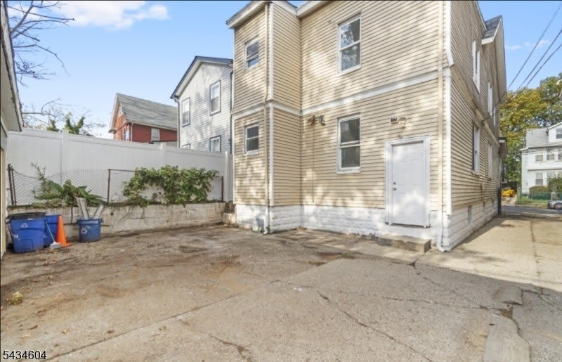 24 Irving Ave – photo 2