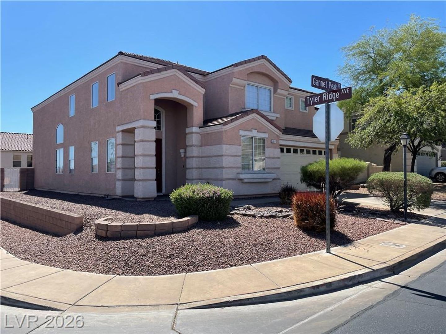 Gorgeous 5 bedroom in Henderson – photo 2