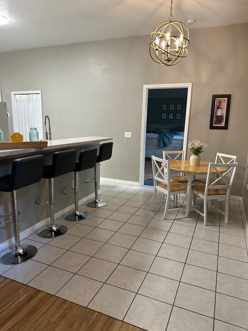 4 Bed 3 Bath House Close To Uf Everything Ask For Kathleen When You Inquire – photo 2