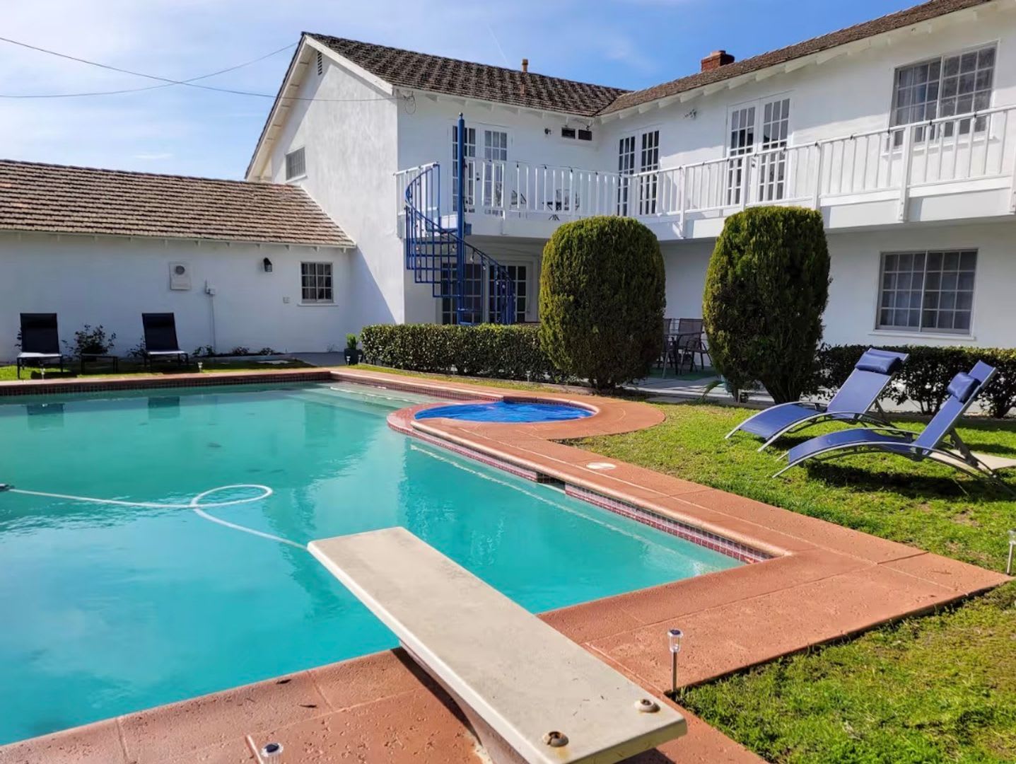 Resort-style 5 bedroom Thousand Oaks home with a pool! – photo 2