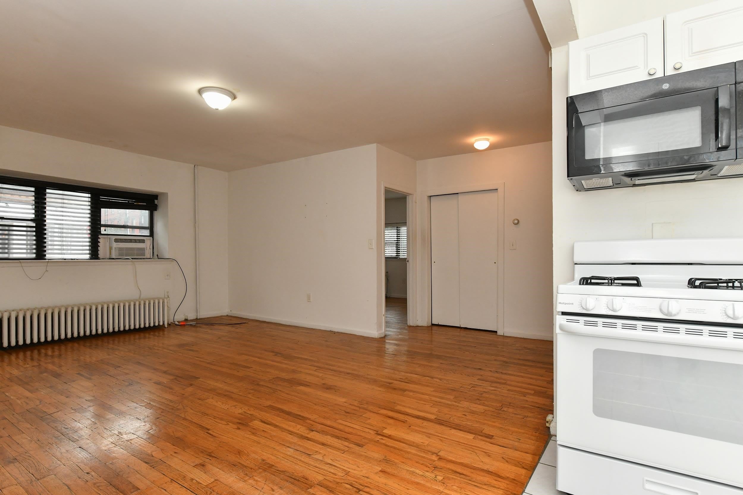 217 10TH ST – photo 4