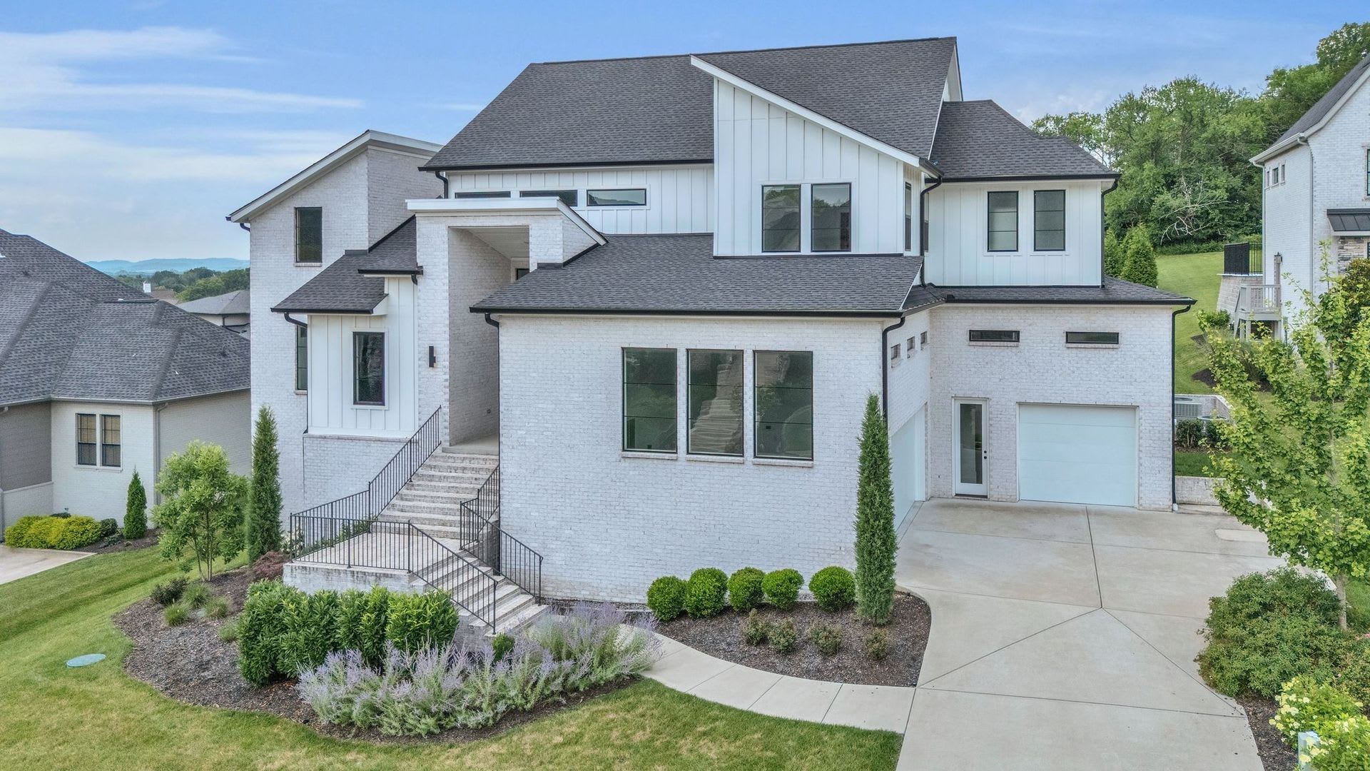 Modern Luxury in the Heart of Franklin – photo 2