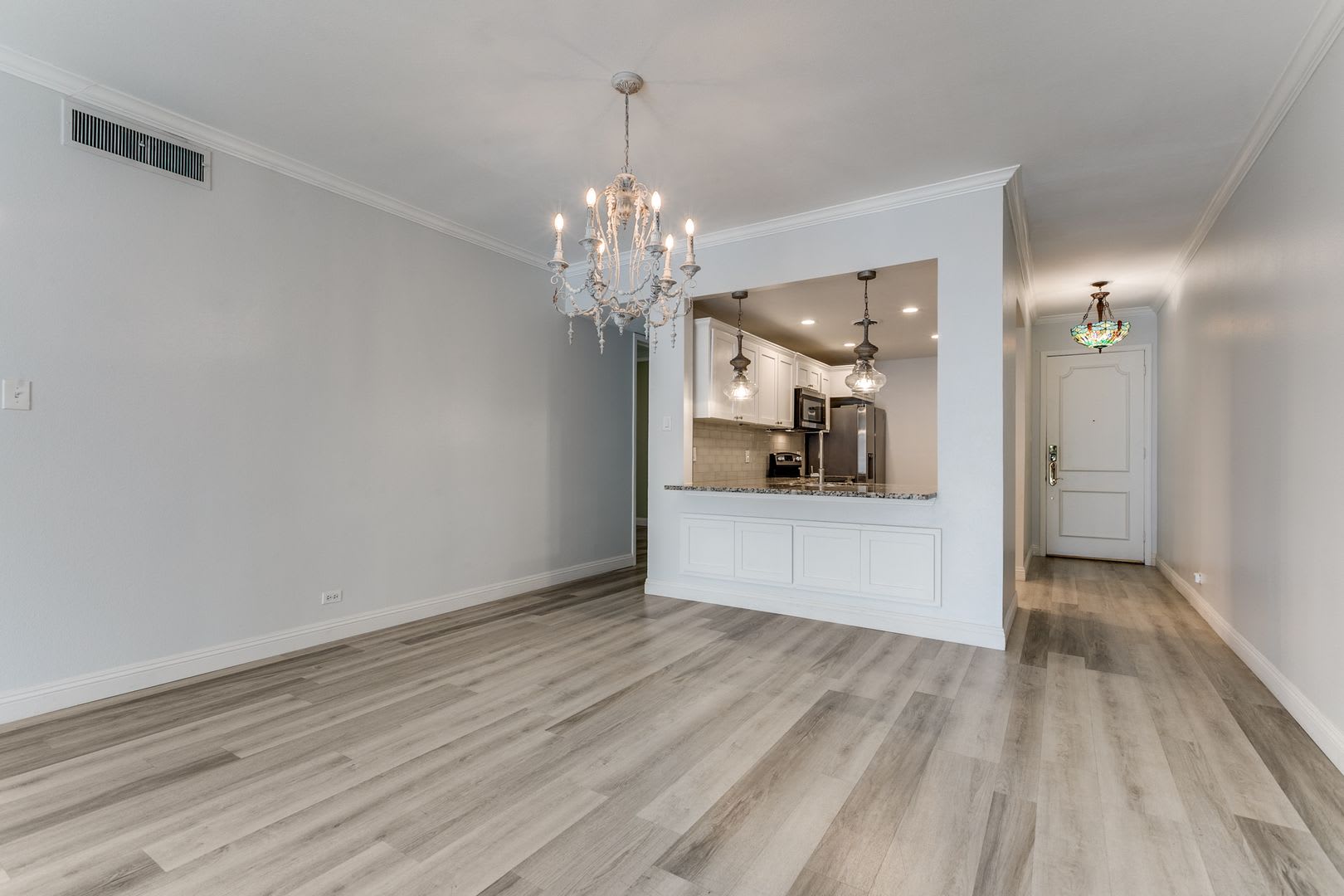 RENOVATED 3-BEDROOM CONDO AT CHATEAU DIJON – photo 4