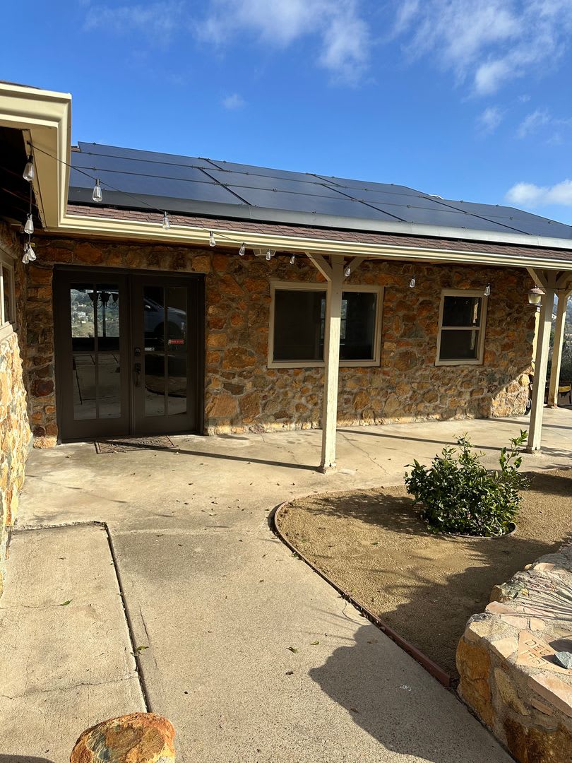 2 bedroom/1 bath house, Available Now! – photo 2