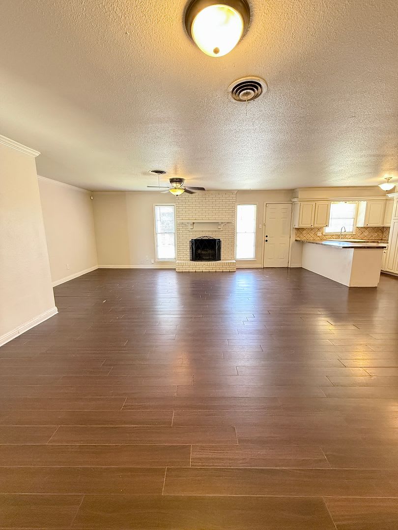 3 Bedroom Home with Open Concept Living! – photo 5